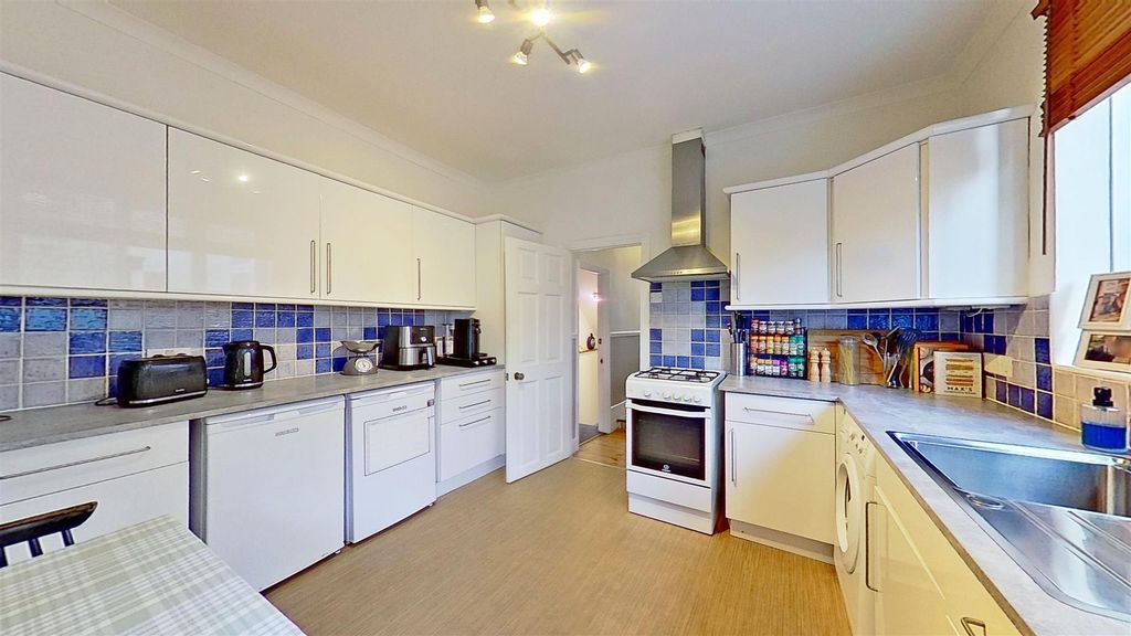 Property photo 2 of 13 Isis-St-Earlsfield-Sw18-09112023_183317.Jpg
