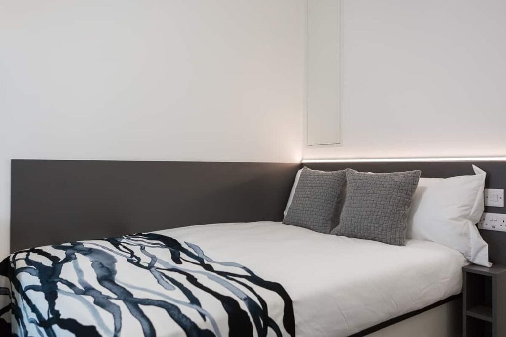 Property photo 1 of 15 Bedroom