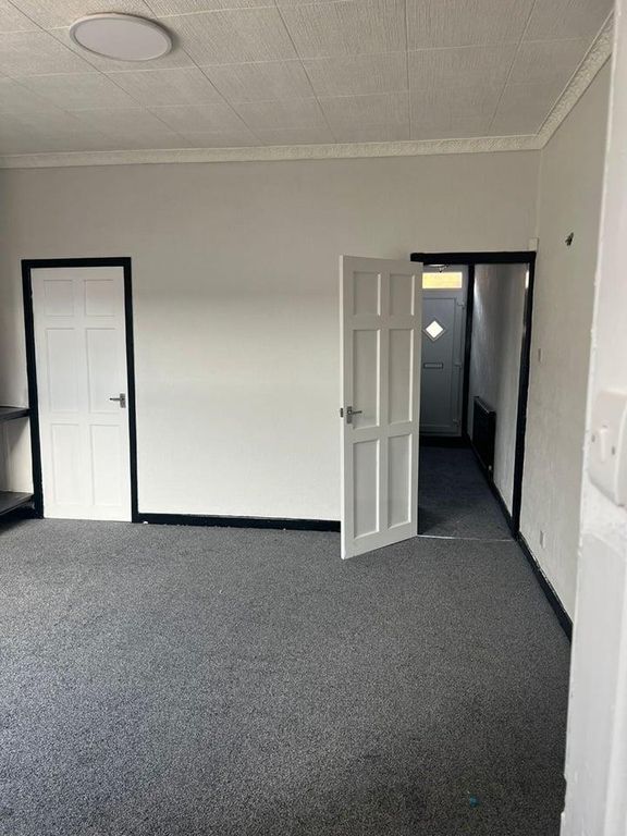 Property photo 2 of 8 O_1Ir2Iov481Al8Mpppq71Vv01Is12.Jpg