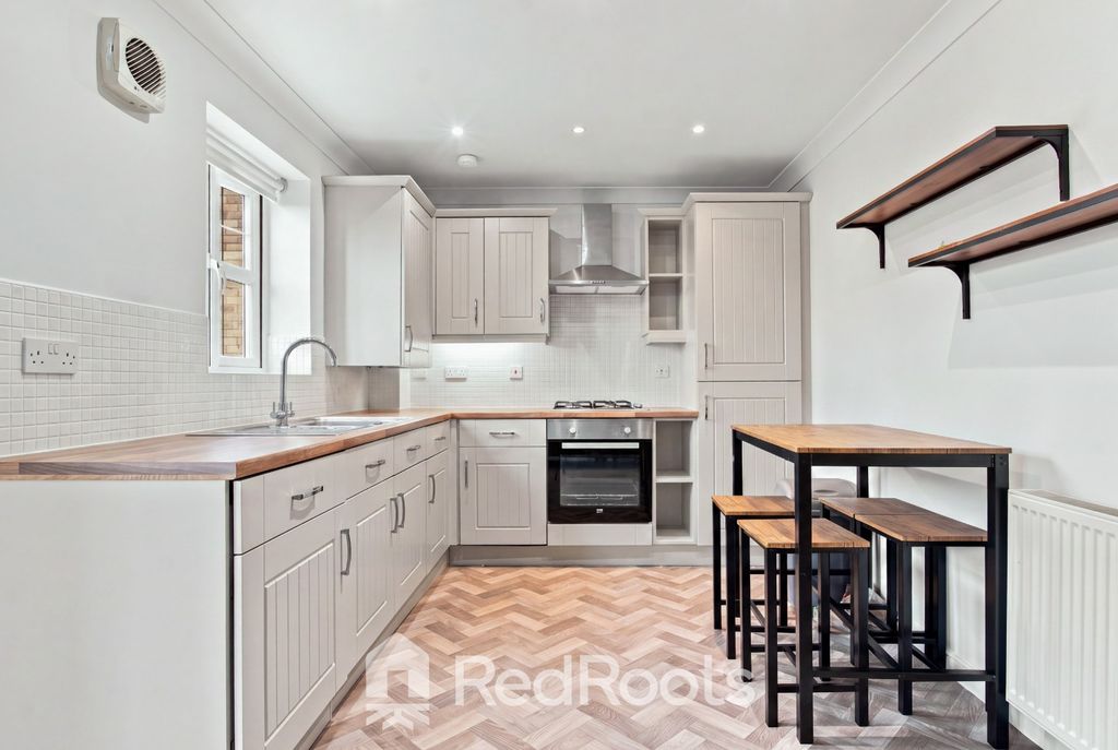 Property photo 3 of 13 5292093