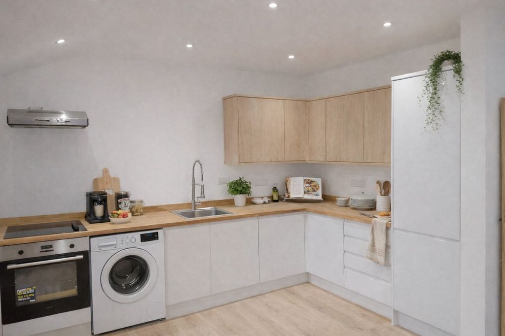 Property photo 2 of 7 Kingston Road, Epsom - Kt19 0DT