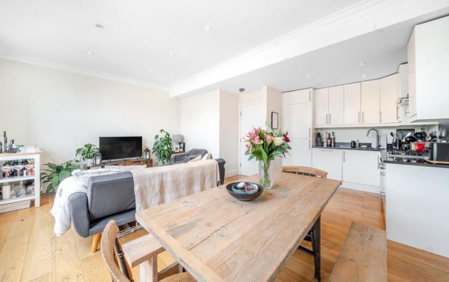 Property photo 2 of 7 16 Sutherland 2 04.11.Png