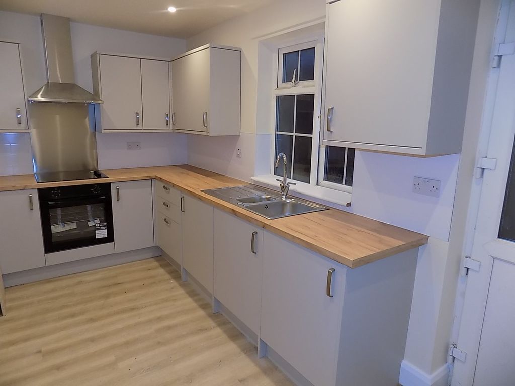 Property photo 3 of 7 Kitchen