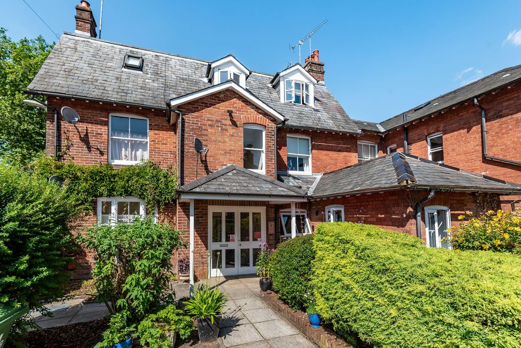 Property photo 1 of 9