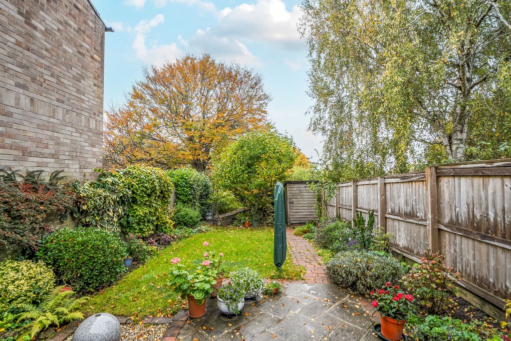 Property photo 3 of 20 Garden