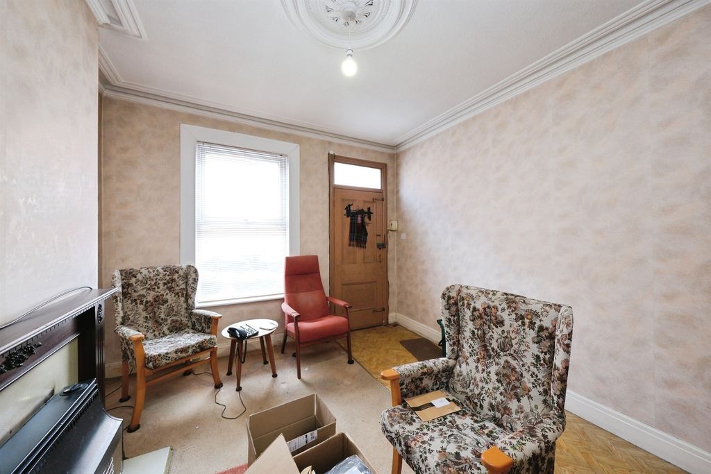 Property photo 2 of 20