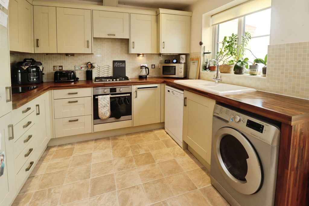 Property photo 3 of 13