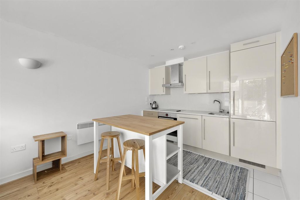 Property photo 3 of 12 Kitchen