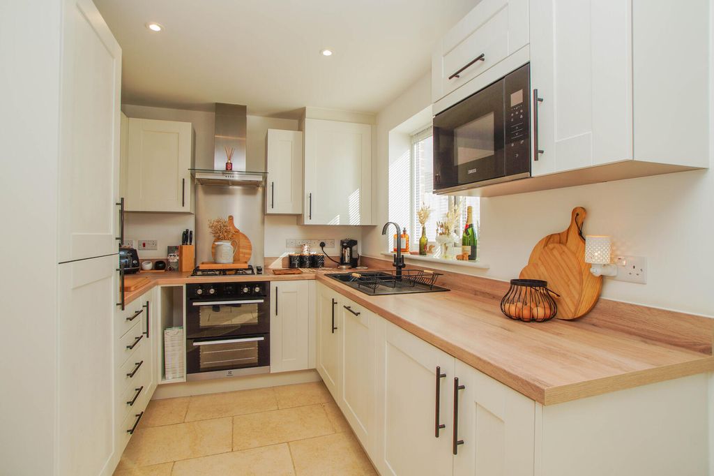 Property photo 3 of 22 Kitchen