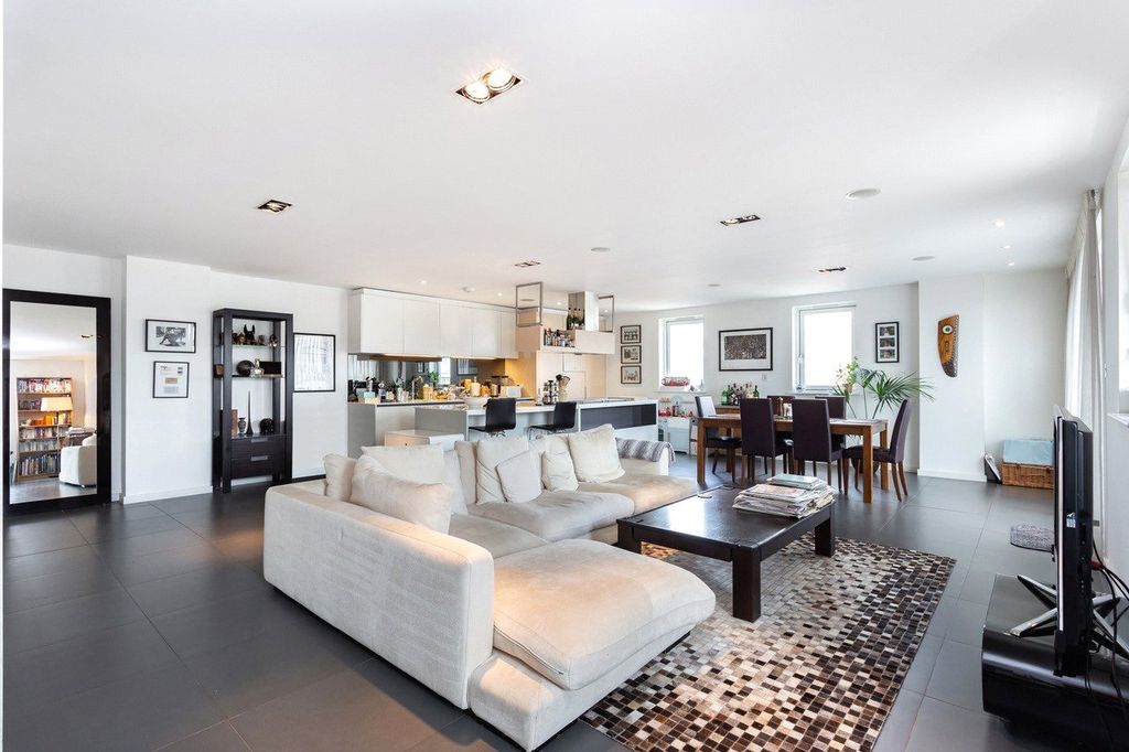 Property photo 3 of 15 Picture No. 12