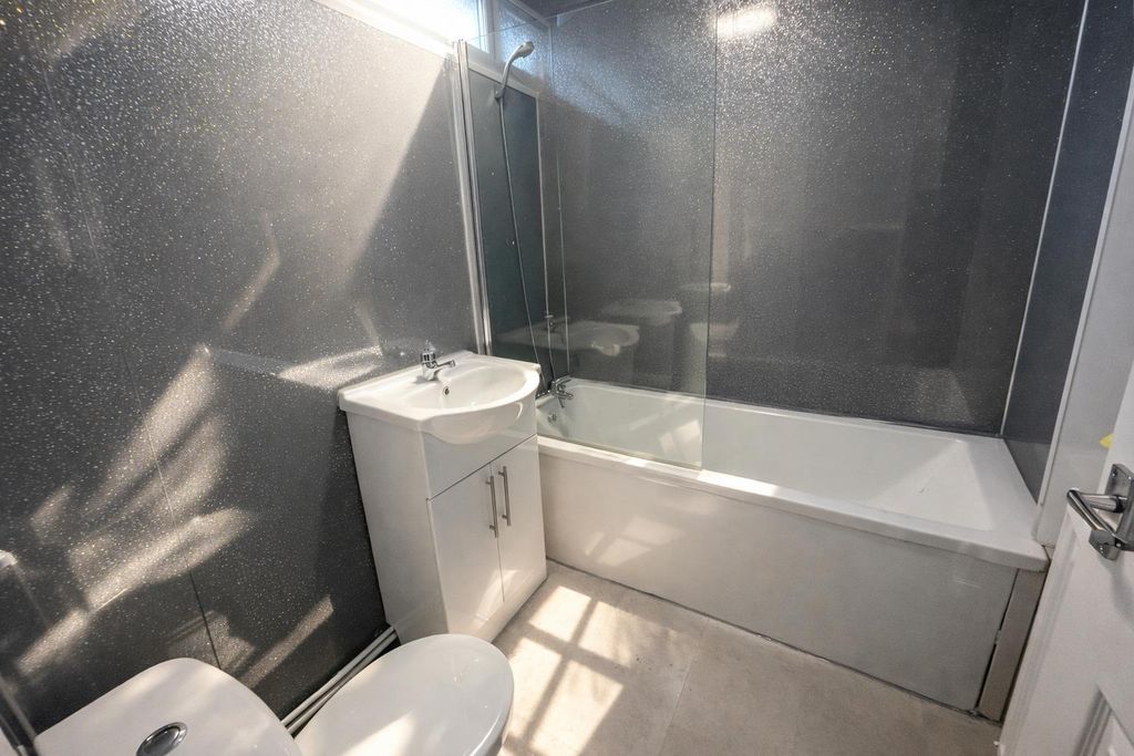 Property photo 3 of 6 6 Victoria Terrace 6.Png