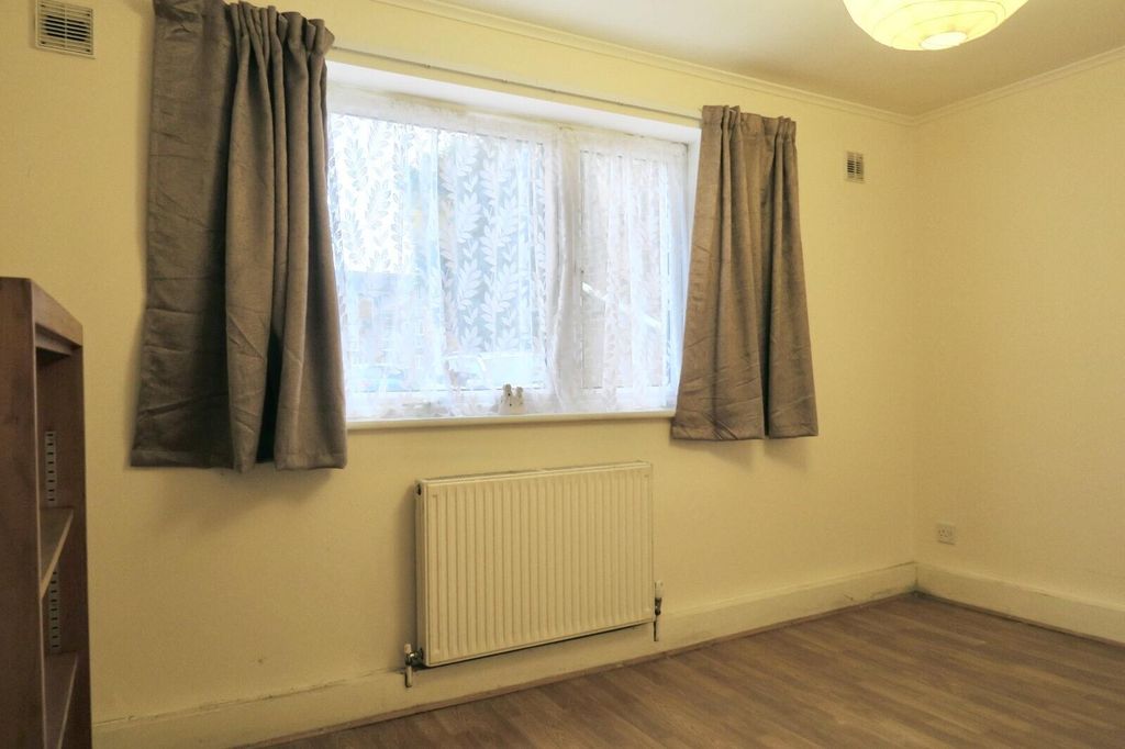 Property photo 2 of 16 Bedroom
