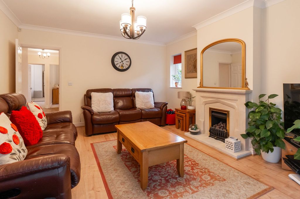 Property photo 3 of 31