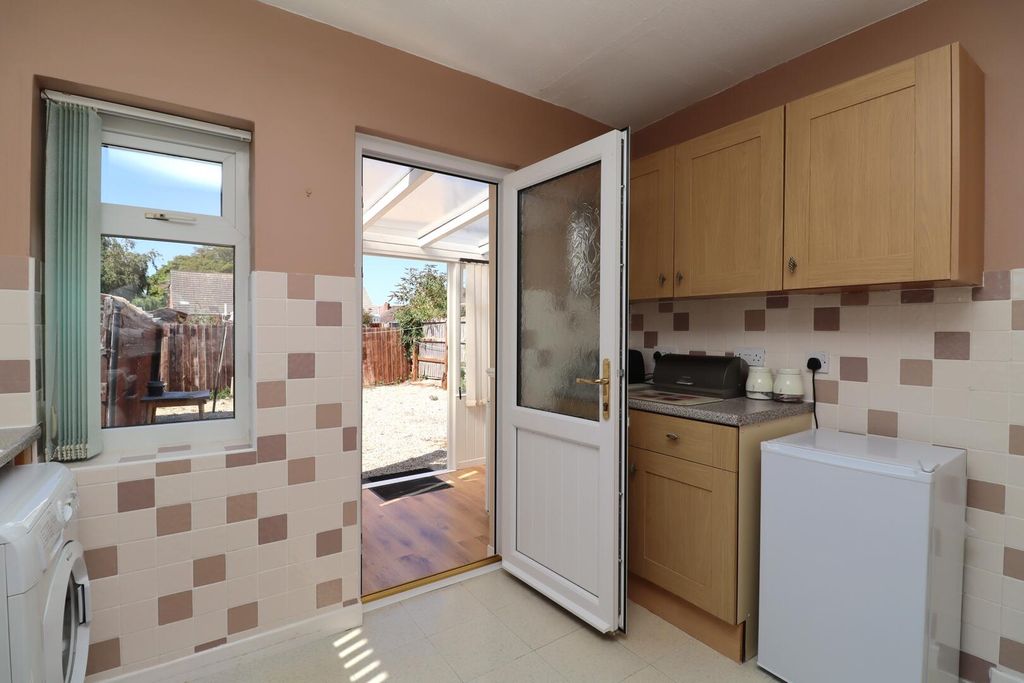 Property photo 3 of 26 Kitchen