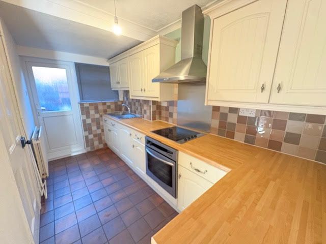 Property photo 2 of 7 Kitchen