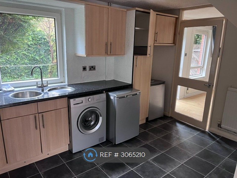 Property photo 3 of 29 Kitchen