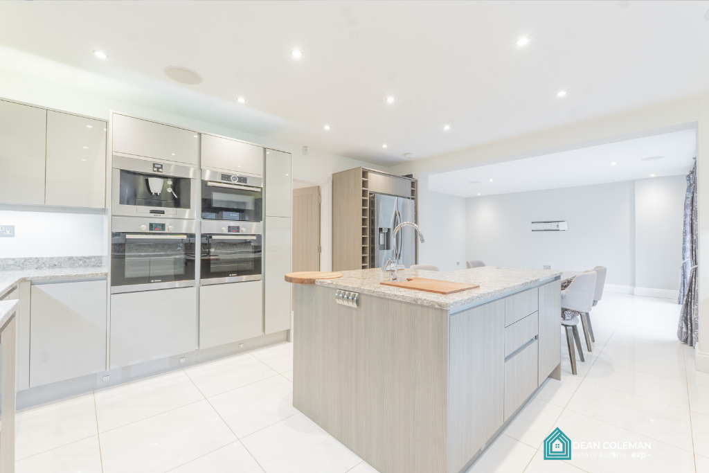 Property photo 2 of 62