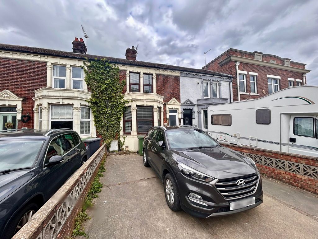 Property photo 1 of 12