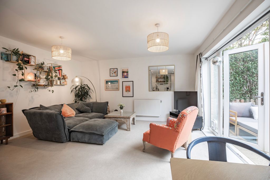 Property photo 3 of 14 Living Room