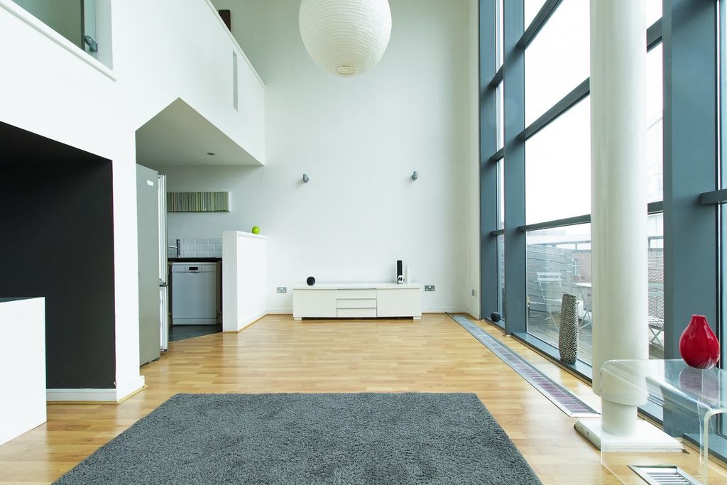 Property photo 2 of 32