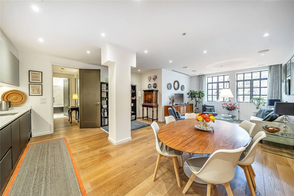 Property photo 3 of 19 Dining Area