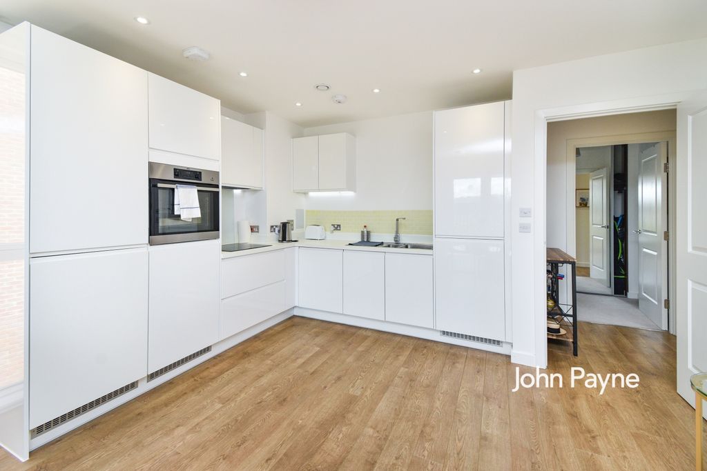 Property photo 3 of 10 Kitchen