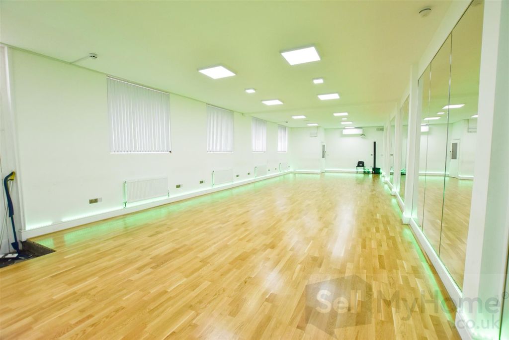 Property photo 3 of 7 Interior