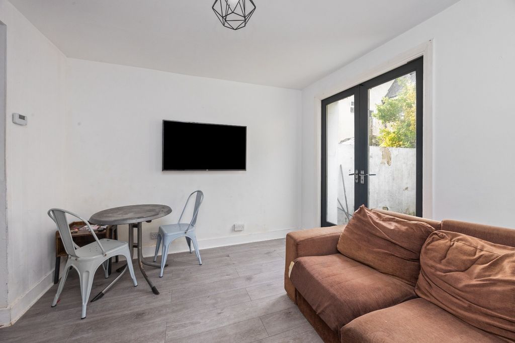 Property photo 1 of 7 5435650