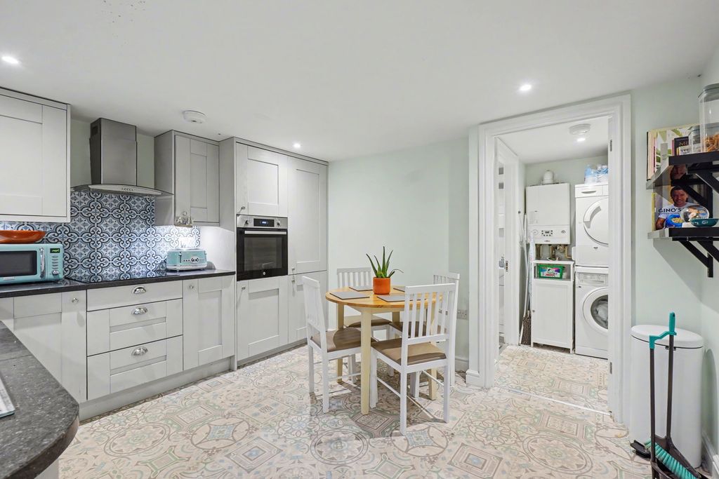 Property photo 2 of 29