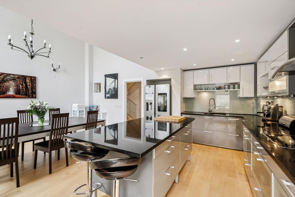 Property photo 2 of 19 Image