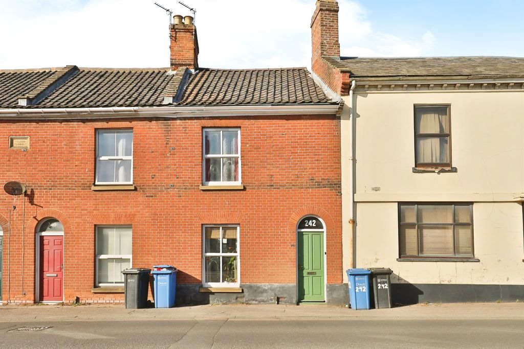 Property photo 1 of 17