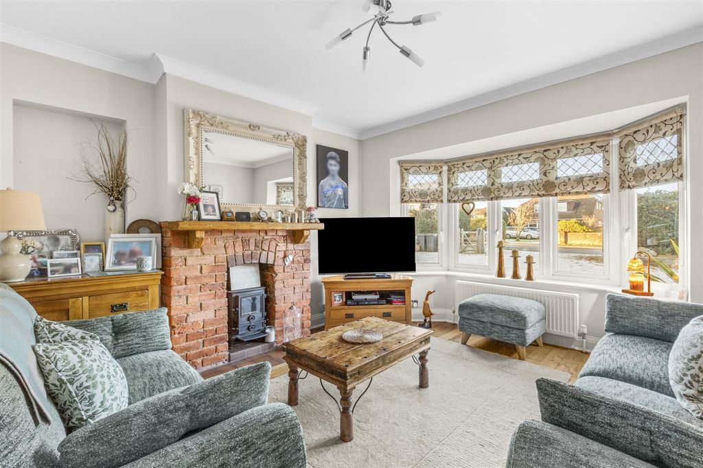 Property photo 3 of 15 Orchard House, Pond Approach, Hp15 6Rh-9.Jpg