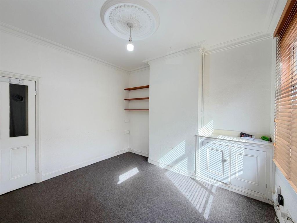 Property photo 2 of 11 Sitting Room