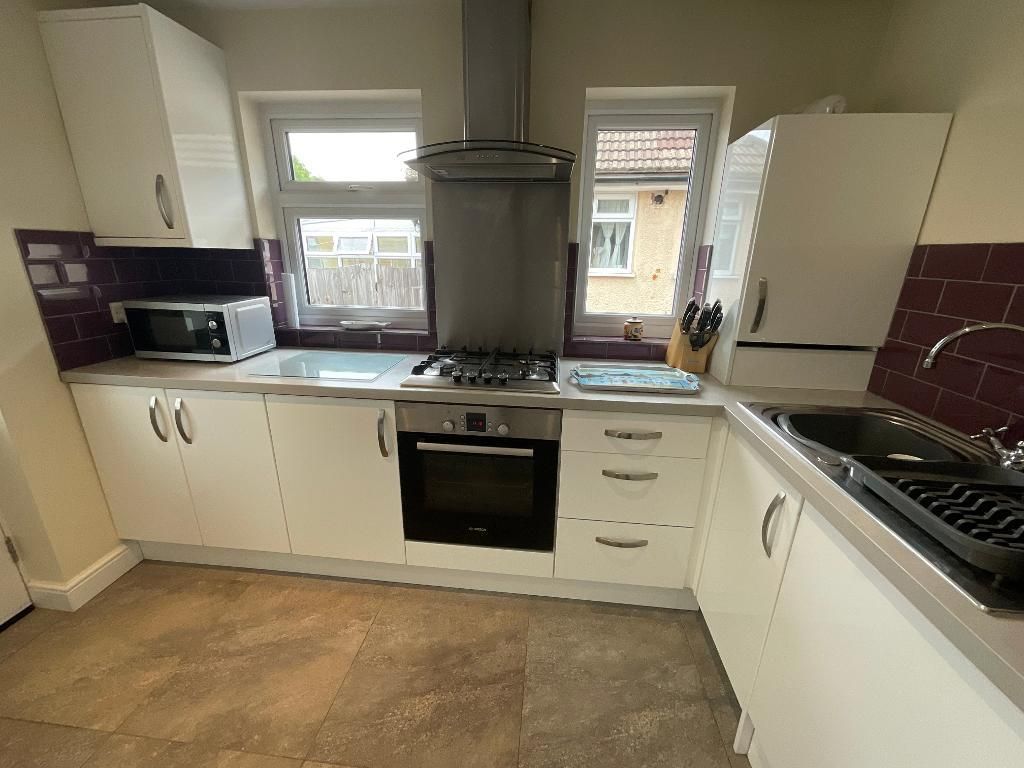 Property photo 2 of 13 Kitchen 9'9 x 9'4