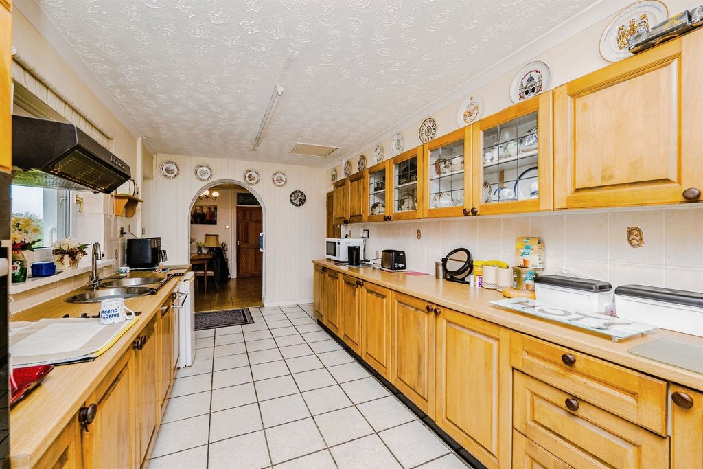 Property photo 3 of 21