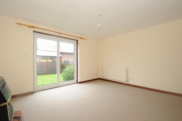 Property photo 3 of 11 Living Room