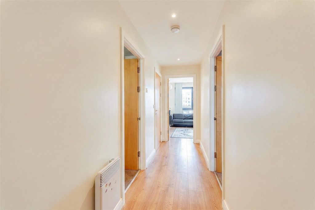 Property photo 2 of 12 Flat, 125_3.Png