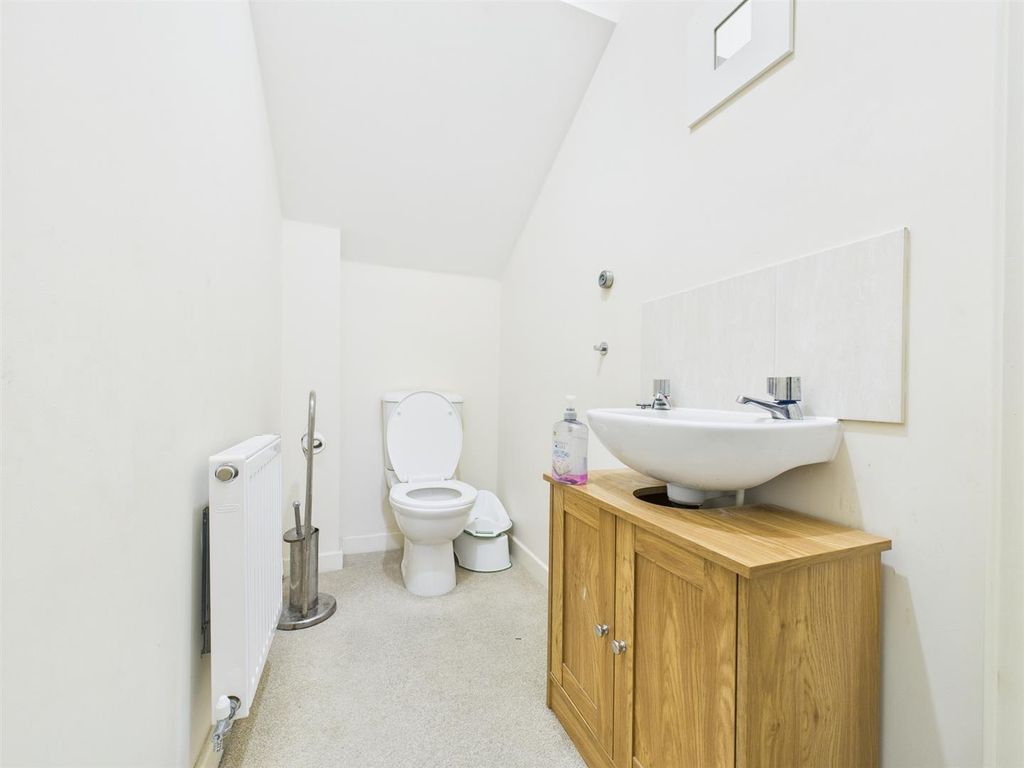 Property photo 3 of 10 Cam03975G0-Pr0142-Still020.Jpg