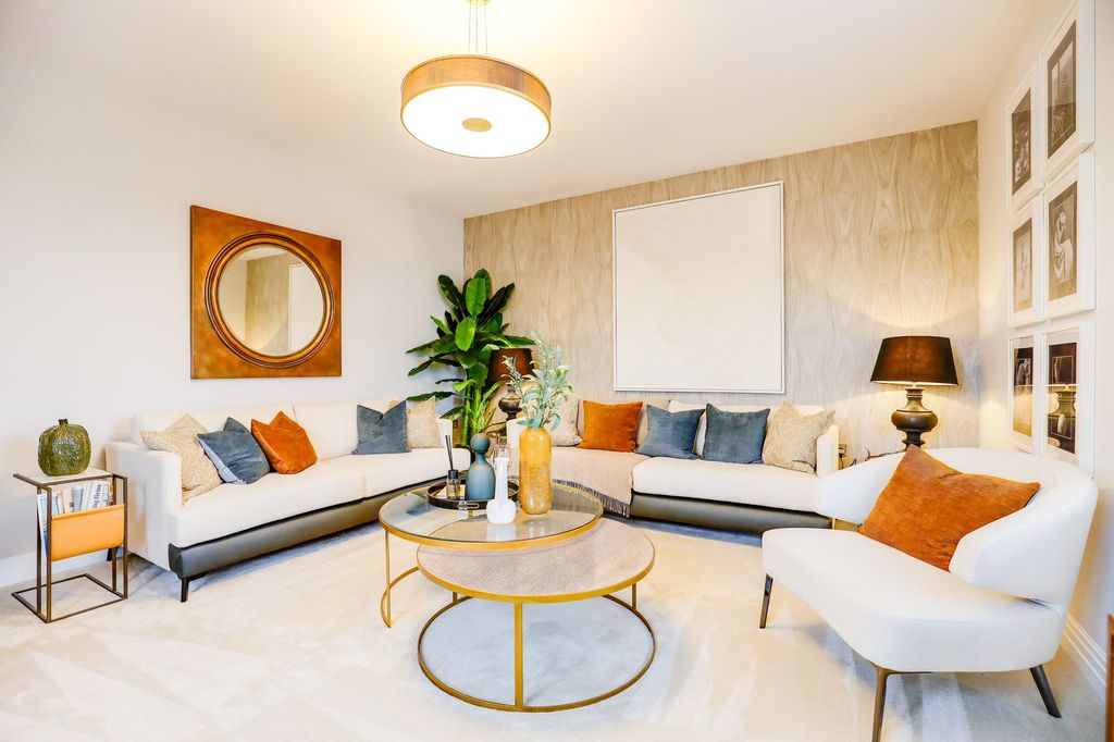 Property photo 3 of 17 Lounge