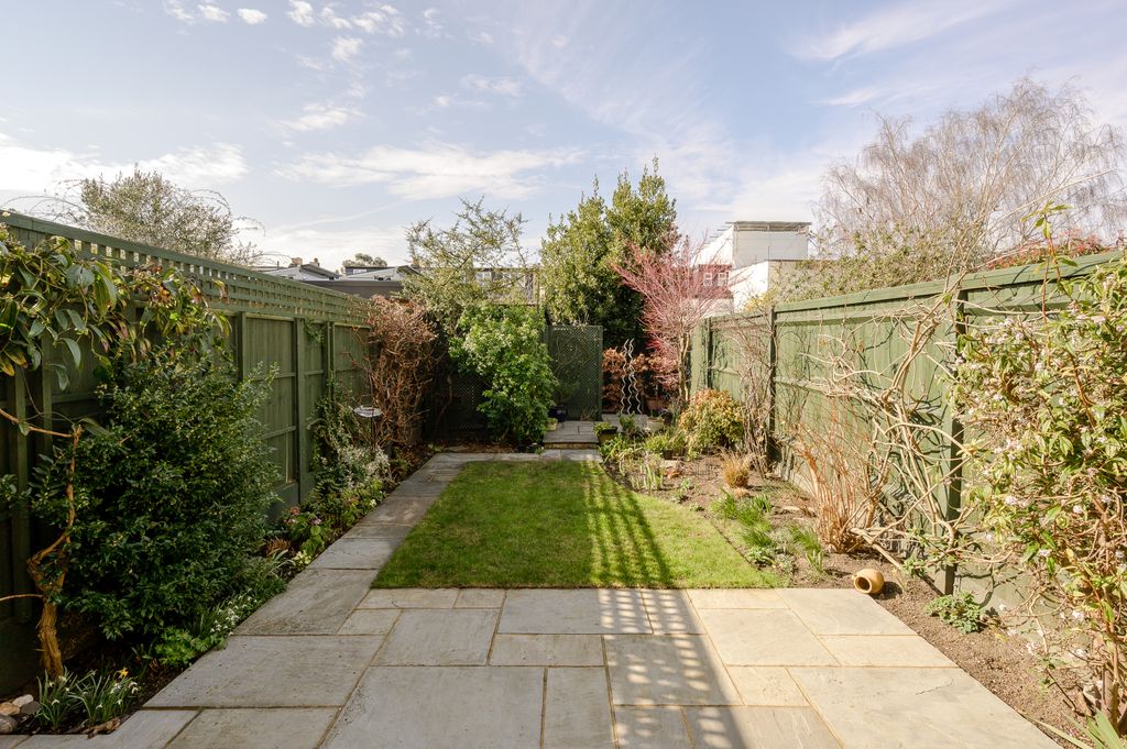 Property photo 2 of 17 Picture No. 15