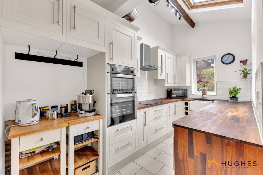 Property photo 2 of 35