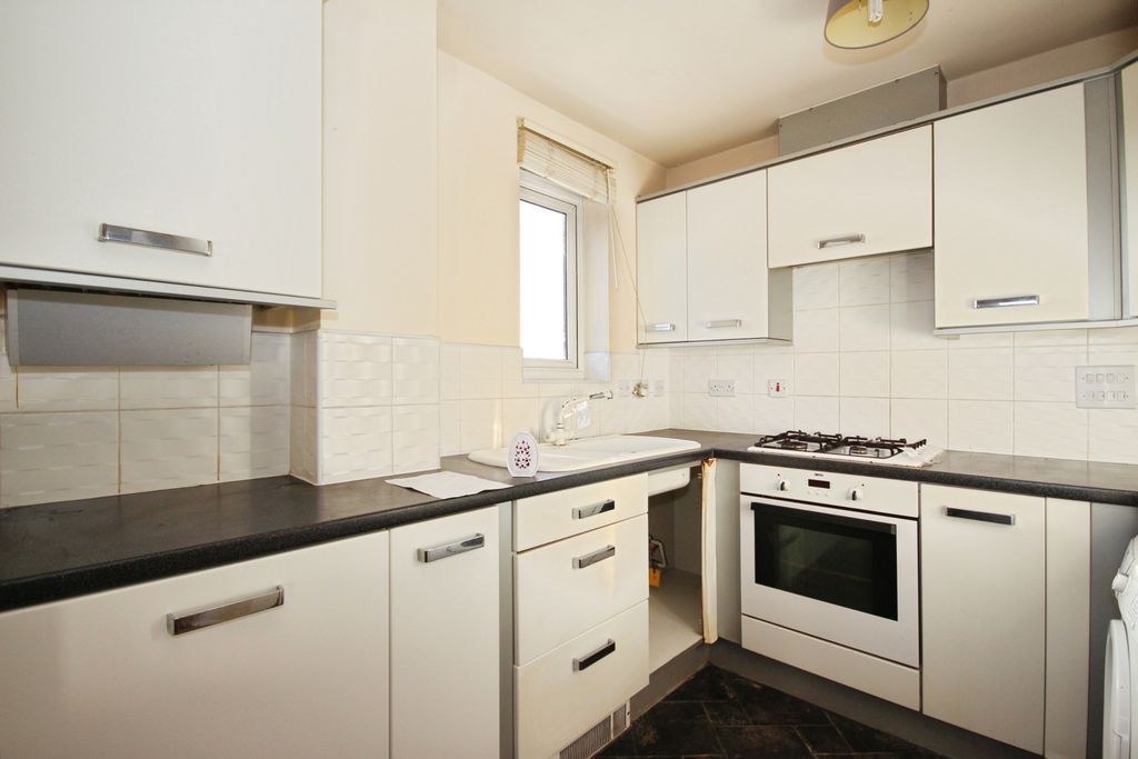 Property photo 2 of 6 Kitchen