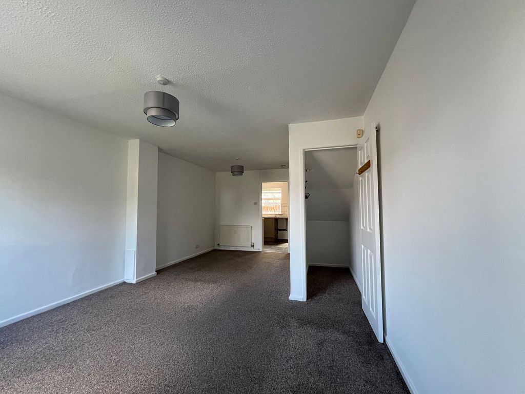 Property photo 3 of 17 Lounge