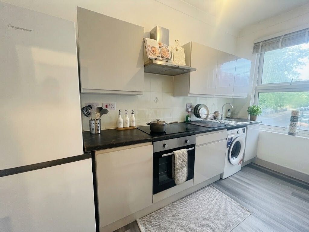 Property photo 3 of 8 930Caa14-6839-4d12-8