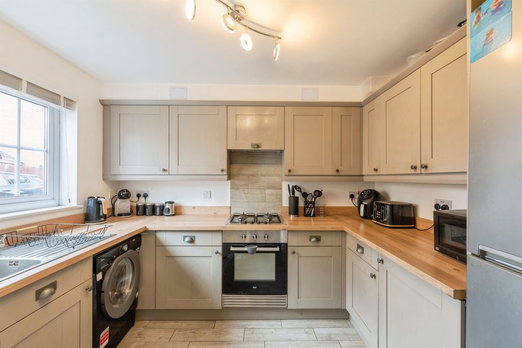 Property photo 3 of 17
