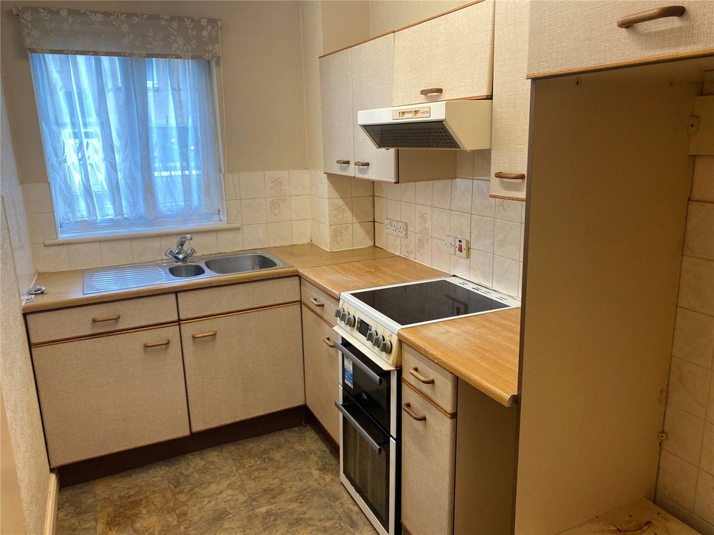 Property photo 3 of 7 Kitchen