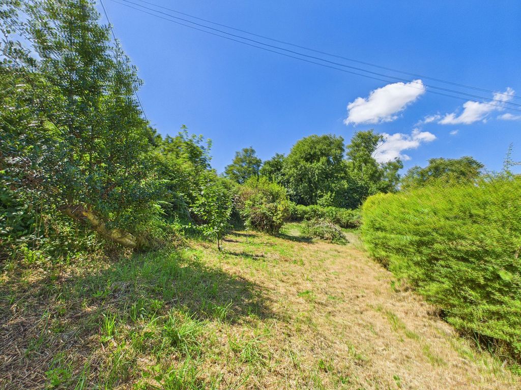 Property photo 3 of 35