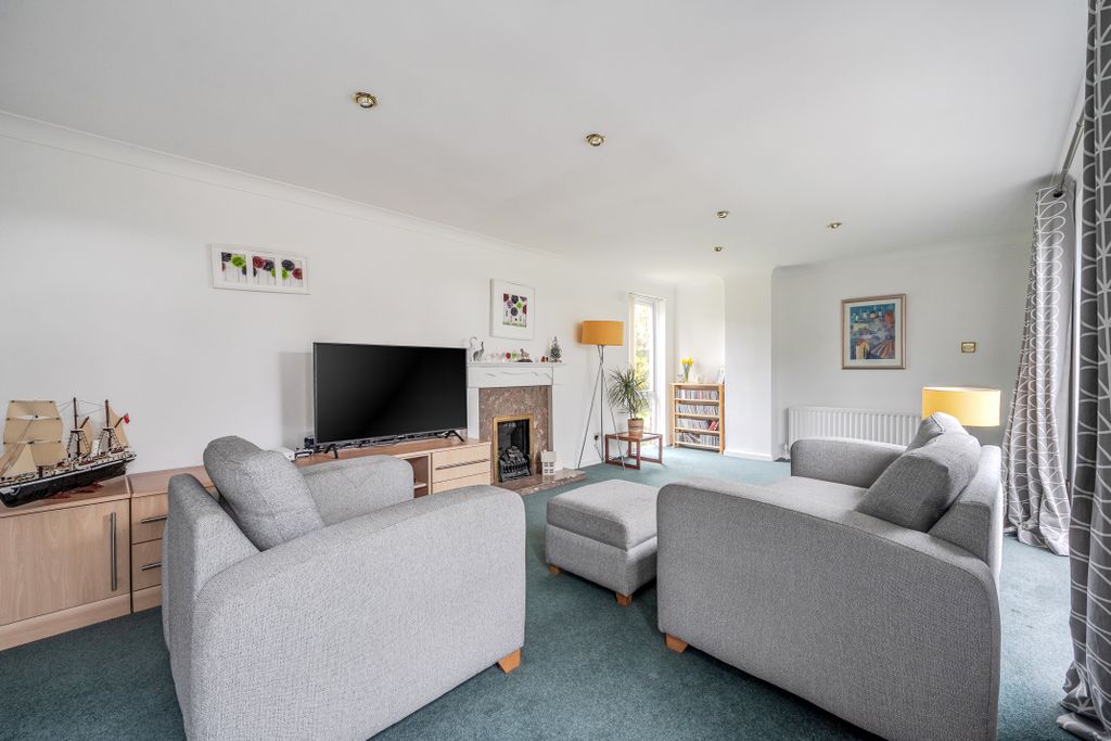 Property photo 3 of 13