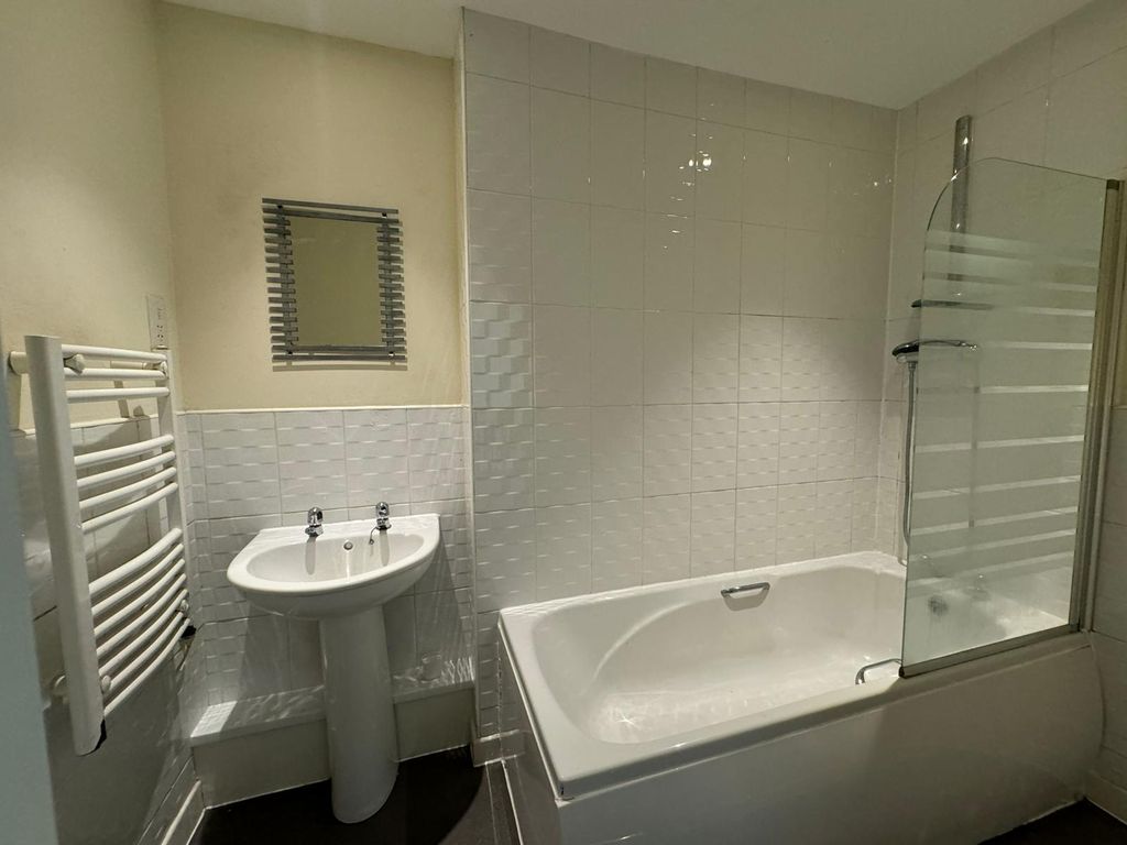 Property photo 3 of 4 Bathroom