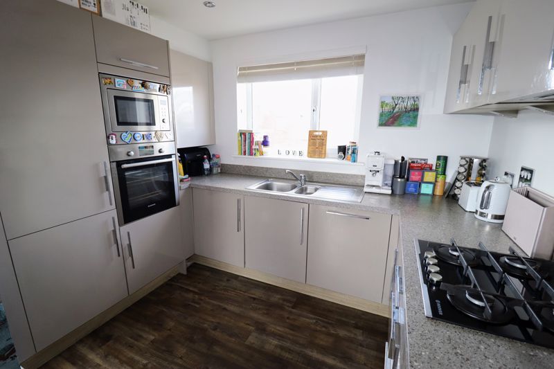 Property photo 3 of 7 Kitchen